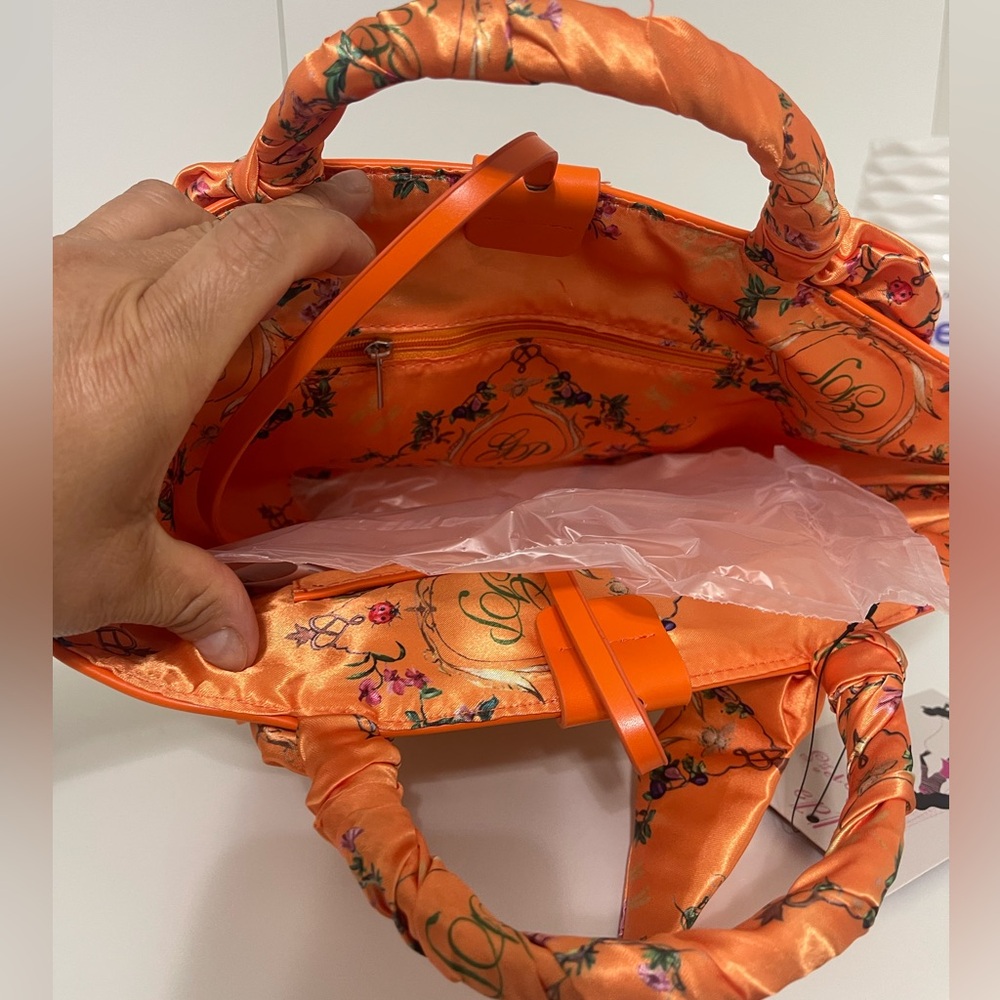 🌟🌟🌼NWT Gilda Paris NWT Tan and Orange Tote with Signature Monogram - Picture 4 of 10